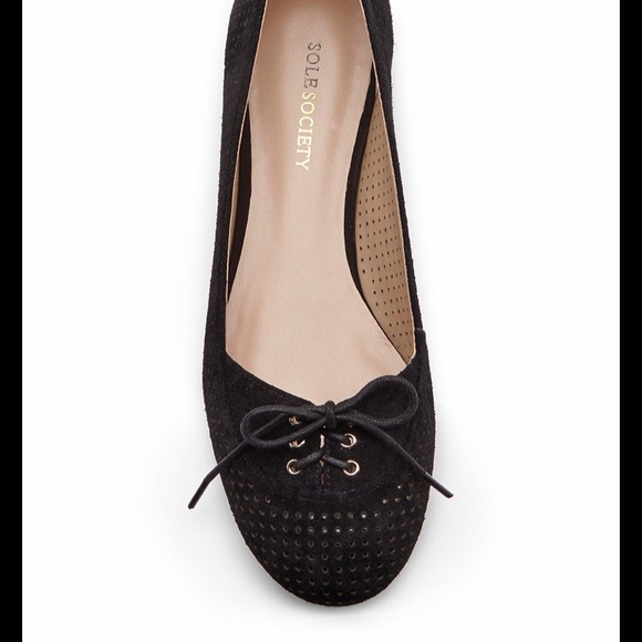 SOLE SOCIETY AUBRIANA PERFORATED BLACK BALLET FLAT - Picture 5 of 7
